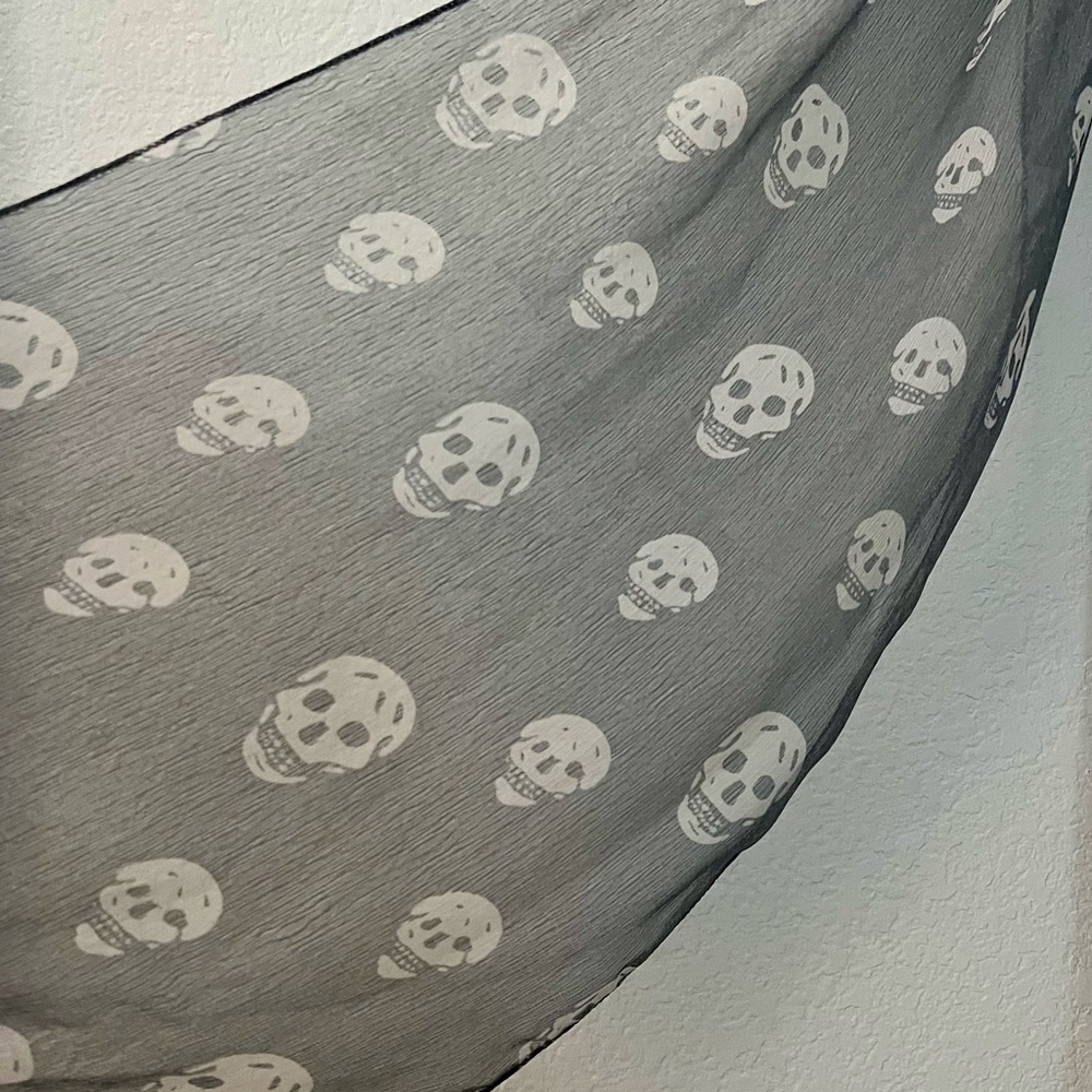 NWOT Sheer Skull Print Scarf - Picture 3 of 4